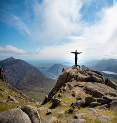 Slieve bearnagh hike scenery peak beautiful mourne mountains x www.hillyard-house.co.uk